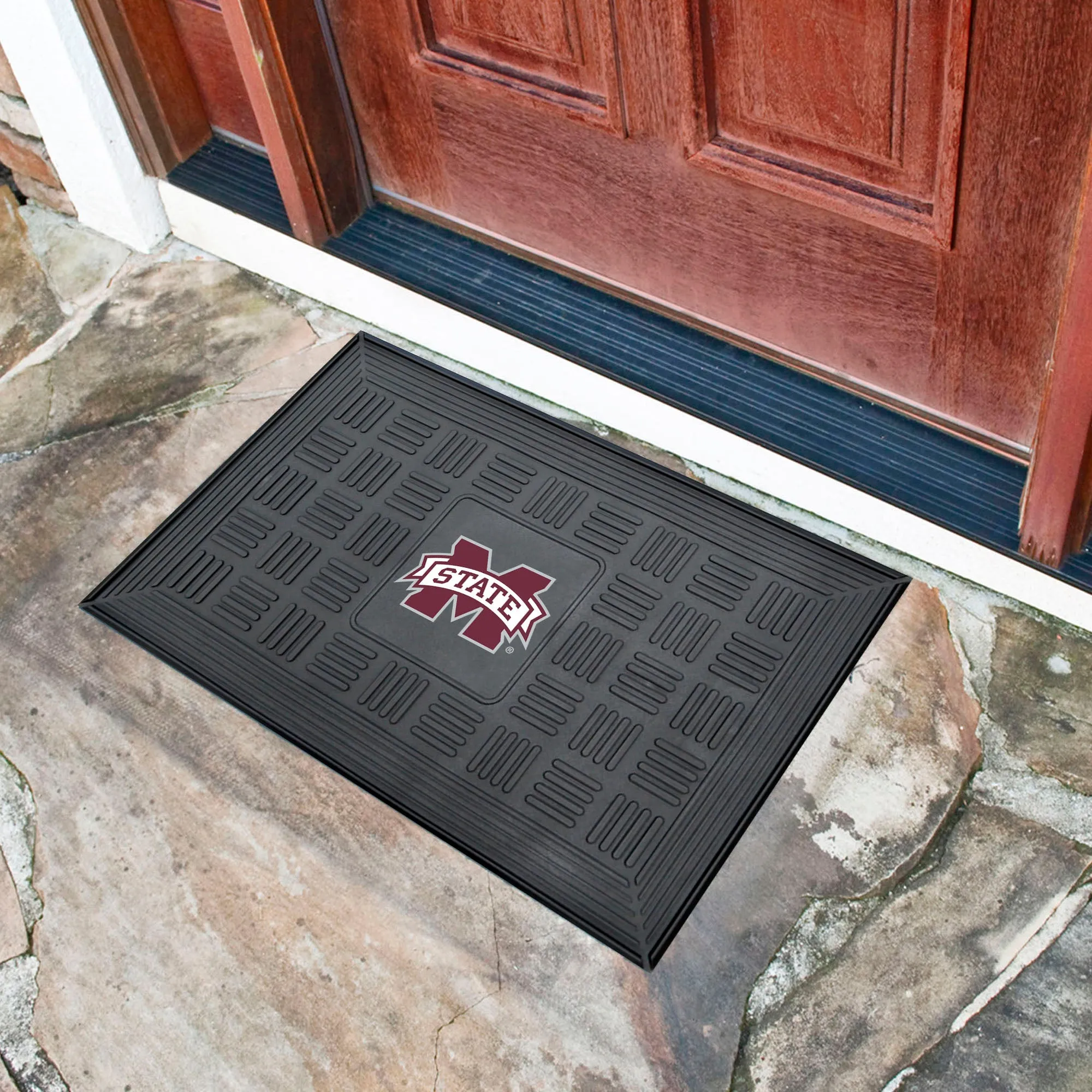 Mississippi State Bulldogs Heavy Duty Vinyl Medallion Door Mat - 19.5in. x 31in.