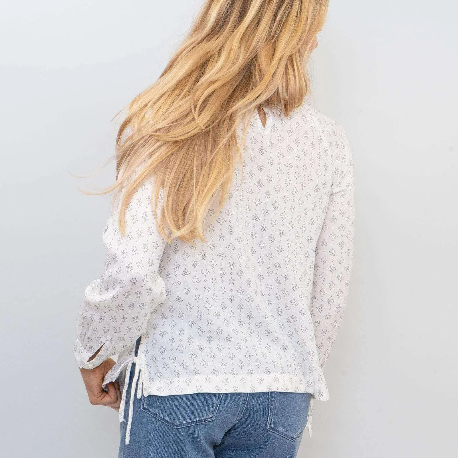 White Diamond Dot Pleated Long Sleeve Lightweight Casual Tops