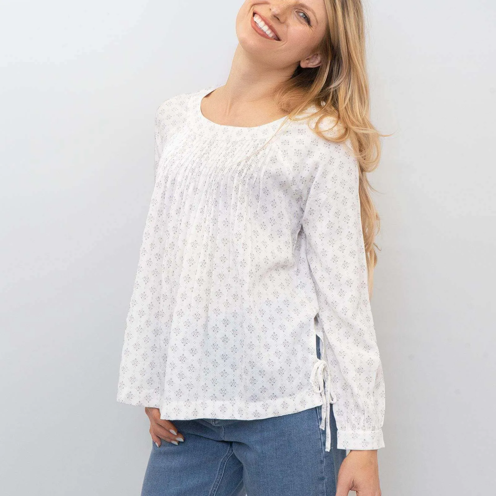 White Diamond Dot Pleated Long Sleeve Lightweight Casual Tops