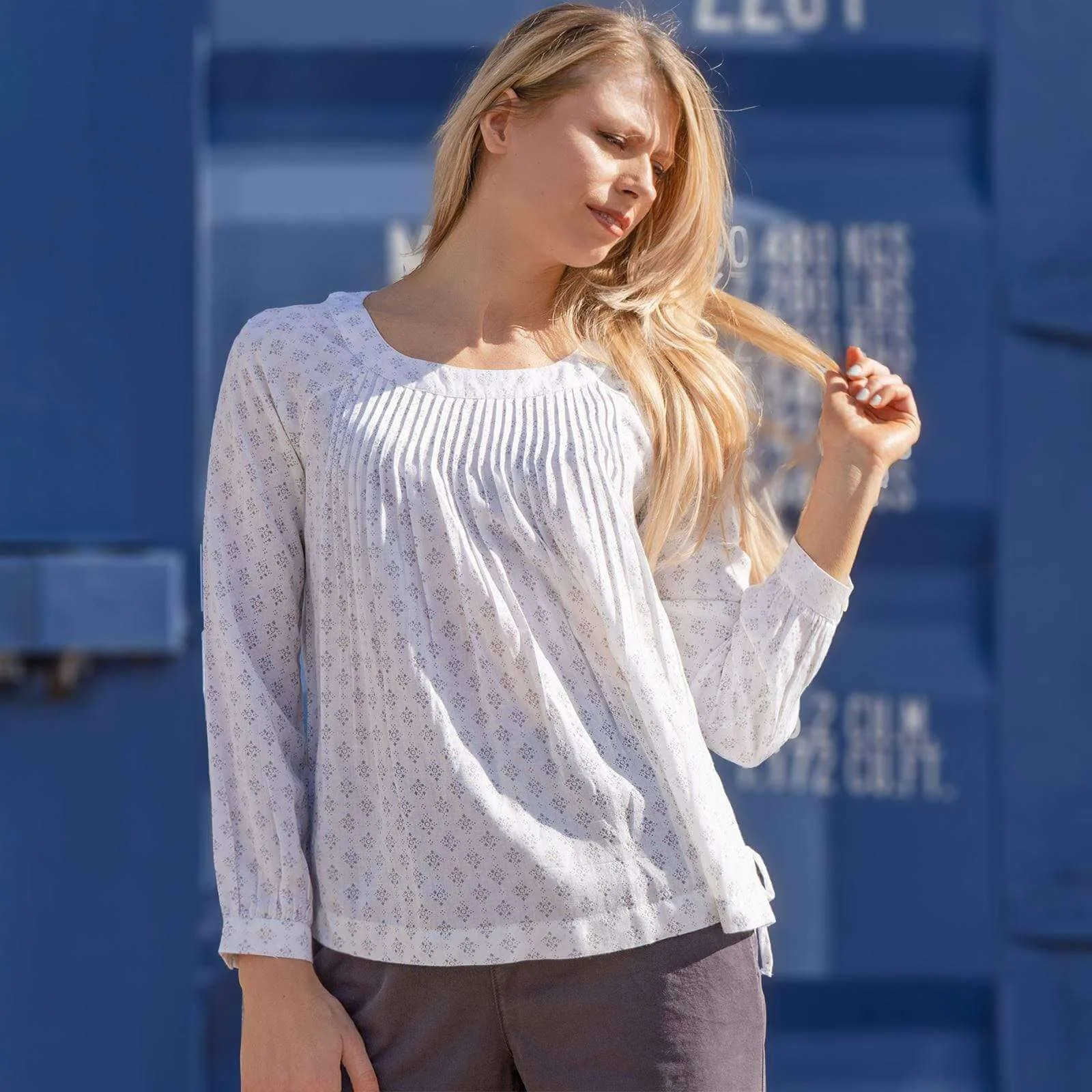 White Diamond Dot Pleated Long Sleeve Lightweight Casual Tops